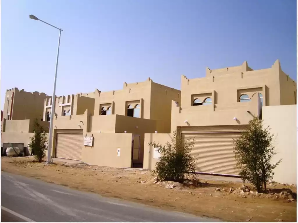 yerleşim Hazır Mülk 6 Yatak Odası U/F Müstakil Villa  kiralık içinde Al Sadd , Doha #8256 - 1  image 